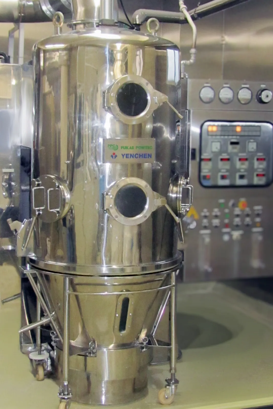 100L 流動層造粒機（フローコーター）